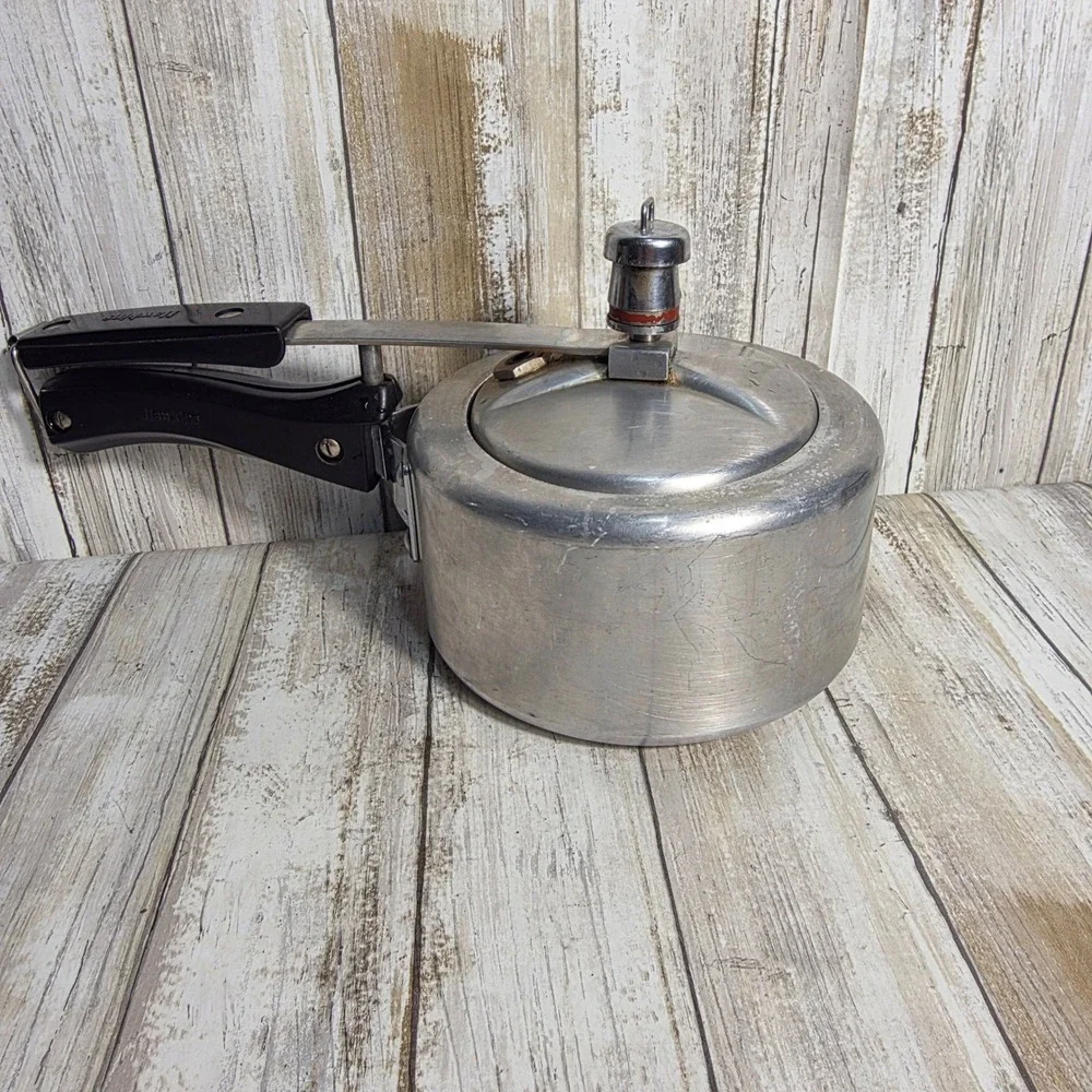 Hawkins Classic 1.5 Litre Aluminum Pressure Cooker Silver Small Batch Pot